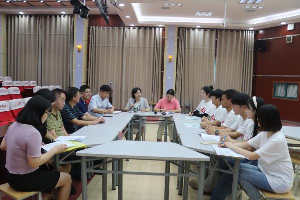 304永利集团登录入口青春性健康教育实践服务队开展艾滋病预防宣讲活动(图1) 304永利集团登录入口青春性健康教育实践服务队开展艾滋病预防宣讲活动(图1)