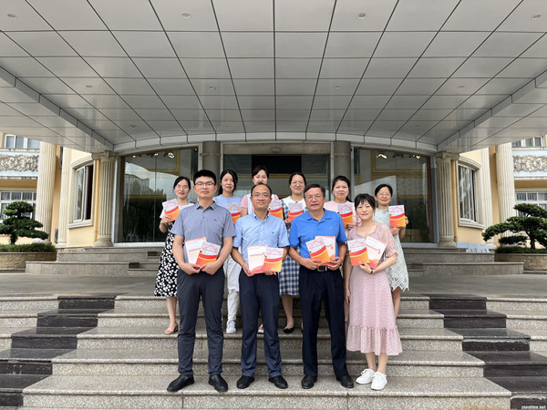 304永利集团登录入口“中国乡村振兴研究院”主编的社区治理培训教材被民政厅采纳(图1) 304永利集团登录入口“中国乡村振兴研究院”主编的社区治理培训教材被民政厅采纳(图1)