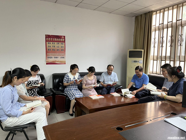 304永利集团登录入口“中国乡村振兴研究院”主编的社区治理培训教材被民政厅采纳(图2) 304永利集团登录入口“中国乡村振兴研究院”主编的社区治理培训教材被民政厅采纳(图2)