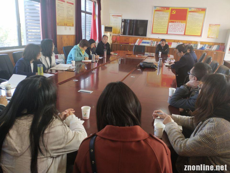 304永利集团登录入口大中小学思政课一体化建设研究中心教师赴江夏区两所中学听课座谈(图2) 304永利集团登录入口大中小学思政课一体化建设研究中心教师赴江夏区两所中学听课座谈(图2)