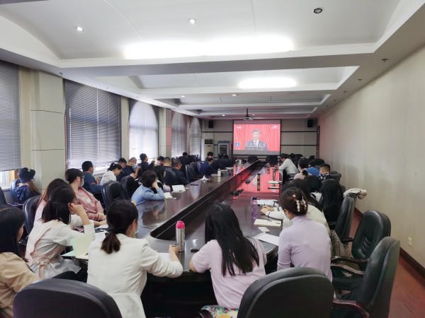 304永利集团登录入口全体思政课教师集中收看党的二十大开幕盛况(图1) 304永利集团登录入口全体思政课教师集中收看党的二十大开幕盛况(图1)