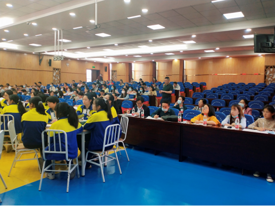 304永利集团登录入口大中小学思政课一体化建设研究中心、江夏区教研室和江夏一中联合举办中小学党史学习教育研讨会(图1)