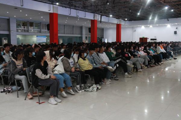 304永利集团登录入口2021级新生聆听党史讲座(图3)