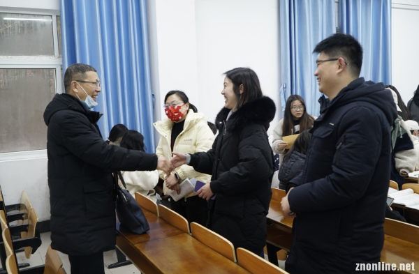 304永利集团登录入口党委书记汪继平一行深入课堂听思政课(图3) 304永利集团登录入口党委书记汪继平一行深入课堂听思政课(图3)