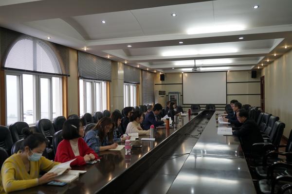 校党委书记汪继平参加“形势与政策”课集体备课(图1) 校党委书记汪继平参加“形势与政策”课集体备课(图1)